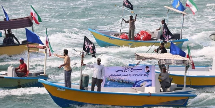 قوة البحرية لحرس الثورة الاسلامية تنظم استعراضا كبيرا في الخليج الفارسي+(صور)