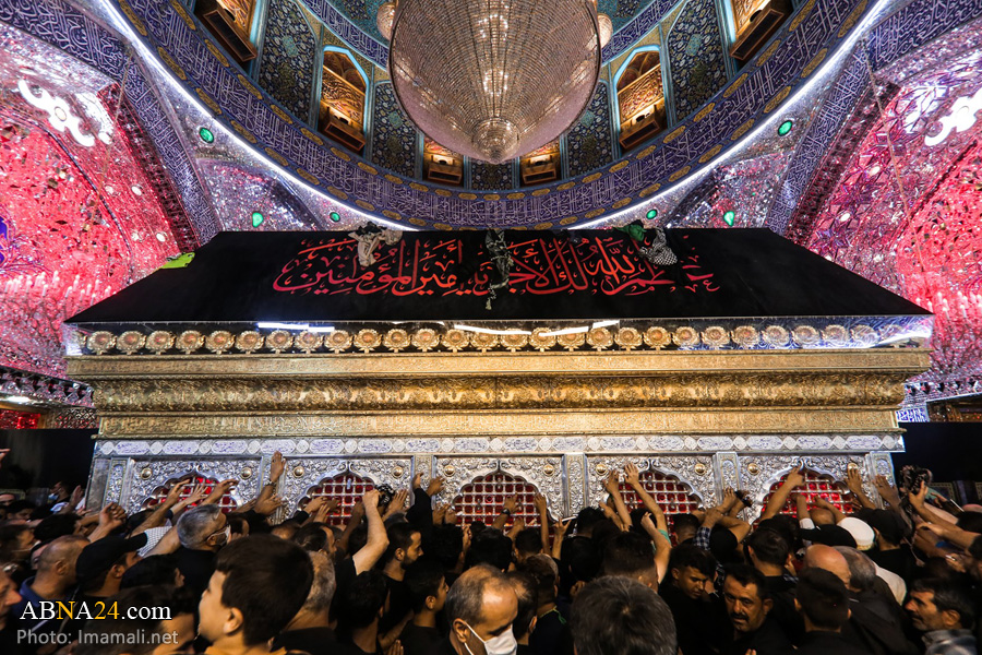 تقرير مصور/ اعداد كبيرة من زوار أربعينية الامام الحسين (ع) تزور الإمام علي (ع) قبل الانطلاق الى كربلاء