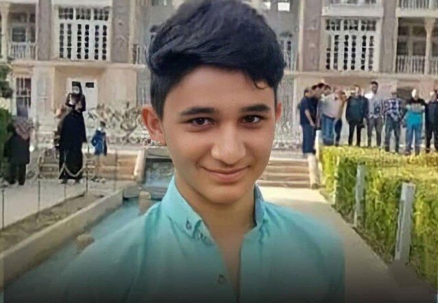 Imam Khamenei agrees to request to declare Ali Landi a martyr