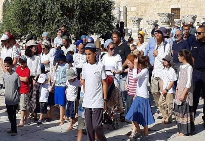 626 مستوطنا يدنسون باحات الأقصى المبارك