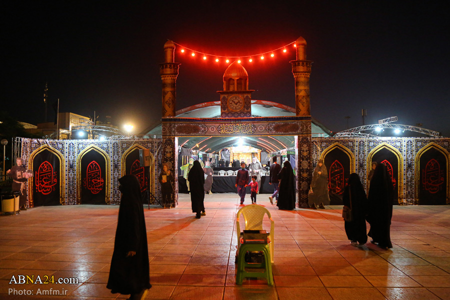 تقرير مصور/ ترحيب كبير من زوار حرم السيدة المعصومة (ع) بمعرض واقعة الأربعين