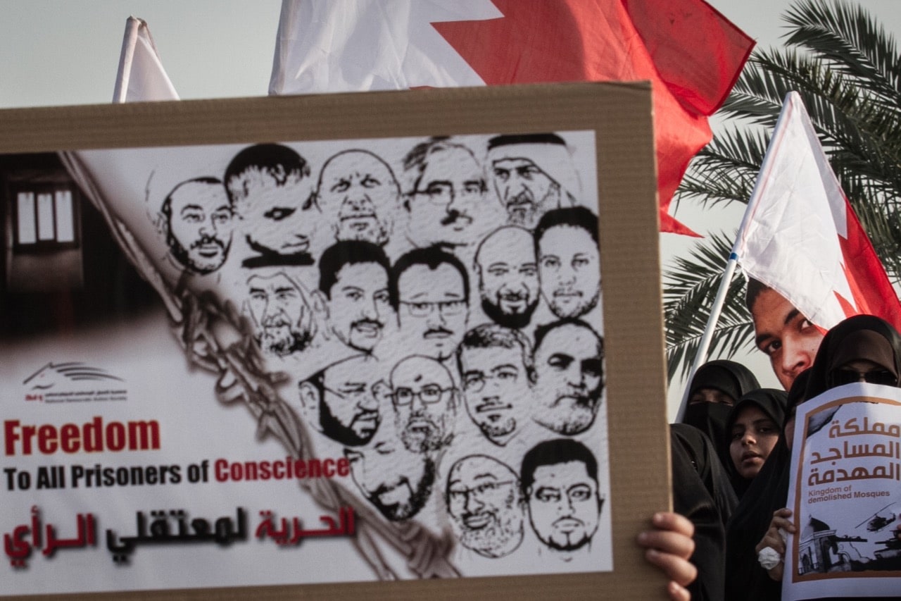 منظمة أميركيون( ADHRB) تدعو حكومة ولي العهد الخليفي إلى إنهاء حكمها الإرهابي والإفراج عن كافة السجناء السياسيين