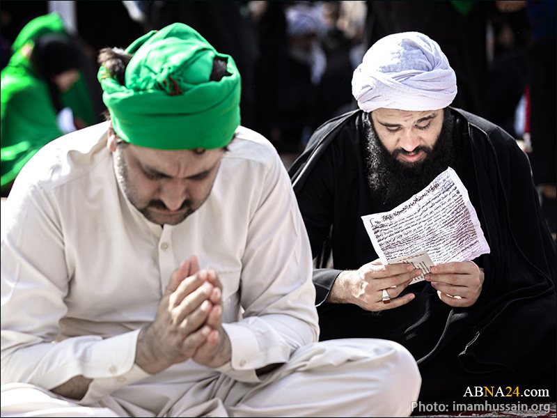 Photos: Reading Arbaeen's Ziyarat-text in Karbala