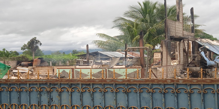  တိုက္ပြဲေၾကာင့္  အိမ္ေျခ ၅၀ ေက်ာ္ မီးေလာင္ခဲ့သည့္ ကုန္းသာ ႐ြာသားမ်ား အကူ အညီလိုအပ္