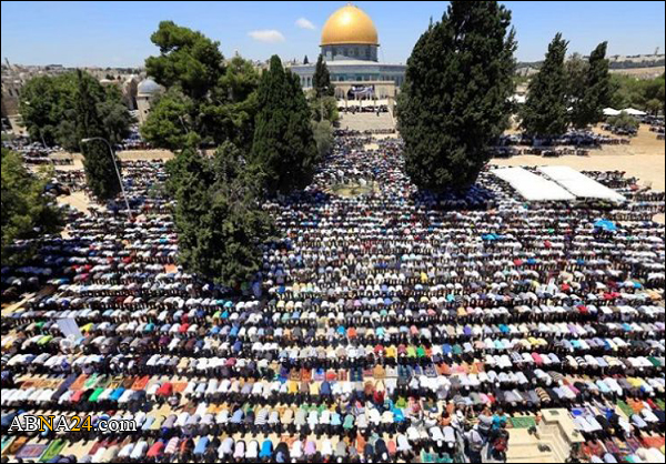 رغم إجراءات العدو.. 50 ألفًا يؤدون صلاة الجمعة في الأقصى
