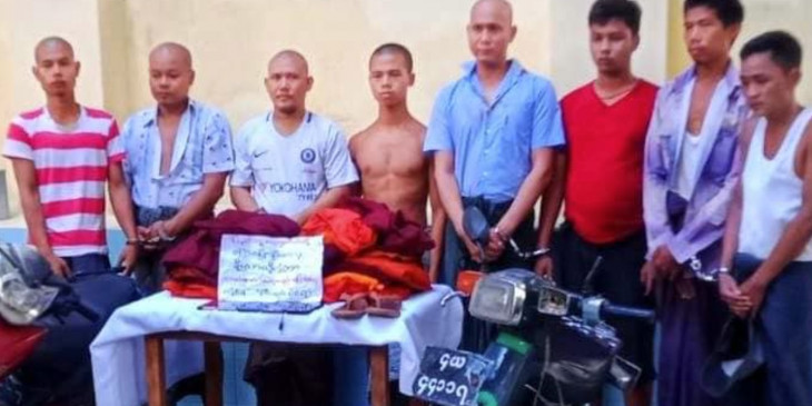   မႏၲေလး ဆႏၵျပ သံဃာေတာ္မ်ား ကို စစ္ေကာင္စီတပ္က ကားနဲ႔တိုက္ အၾကမ္းဖက္ ဖမ္းဆီး လူဝတ္လဲ