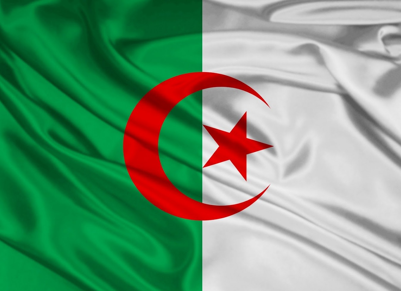 الجزائر تستدعي سفيرها لدى فرنسا