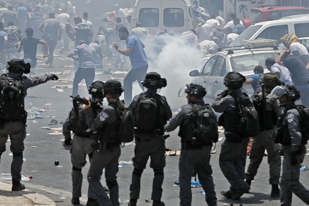 قوات العدو الصهيوني تعتدي على الفلسطينيين في سلوان بالقدس المحتلة
