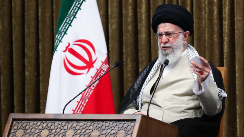 L'Ayatollah Khamenei: soluzione questioni regionali senza ingerenza straniera