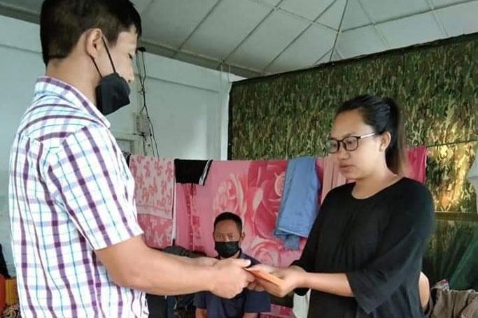 ထန္တလန္ၿမိဳ႕ တြင္ ပစ္သတ္ ခံရသည့္ သင္းအုပ္ ဆရာ ၏ က်န္ရစ္သူ မိသားစု လြတ္ေျမာက္ နယ္ေျမ ေရာက္ရွိ