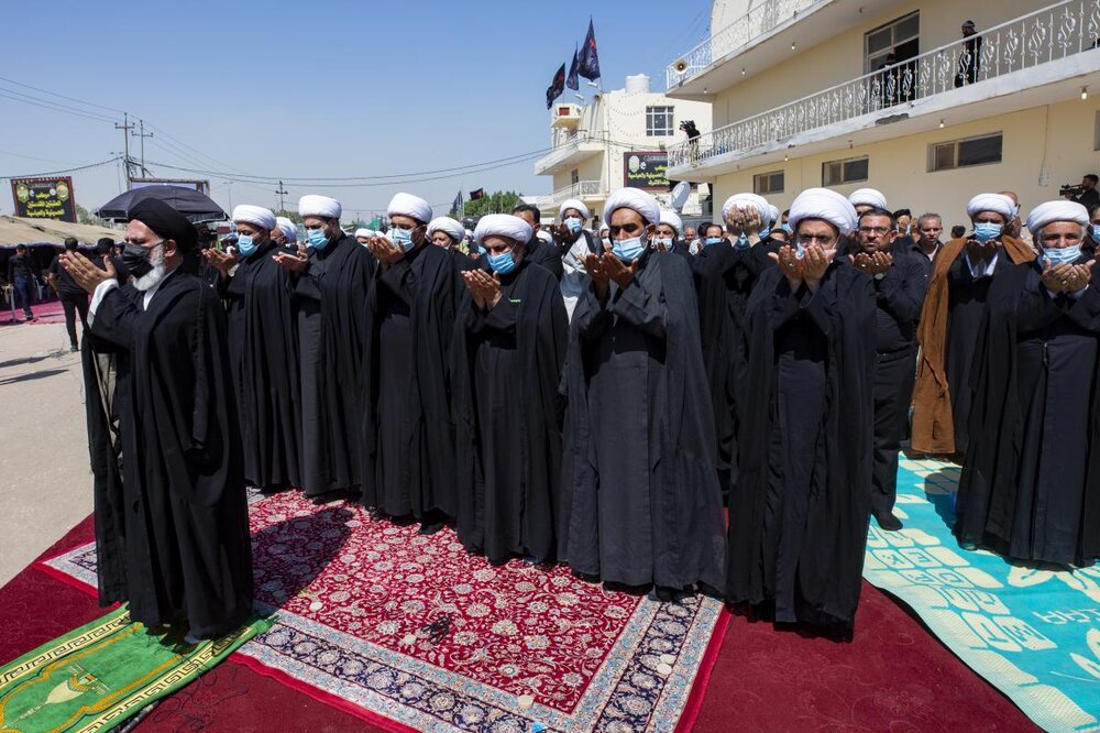 إقامةُ أطول صلاة جماعةٍ موحّدة على طريق (يا حسين) + صور