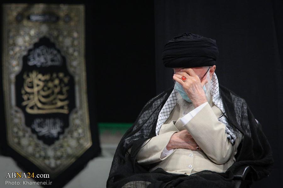 تقرير مصور/ قائد الثورة يشارك في مراسم عزاء بذكرى استشهاد الامام الرضا (ع)