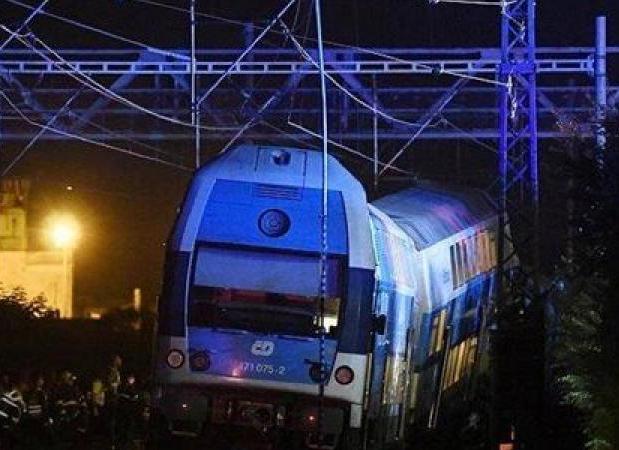 تونس.. إصابة 33 شخصا في اصطدام قطارين 