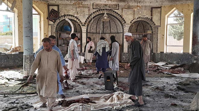 ارتفاع عدد شهداء تفجير ارهابي استهدف المسجد الشيعي في قندوز بأفغانستان