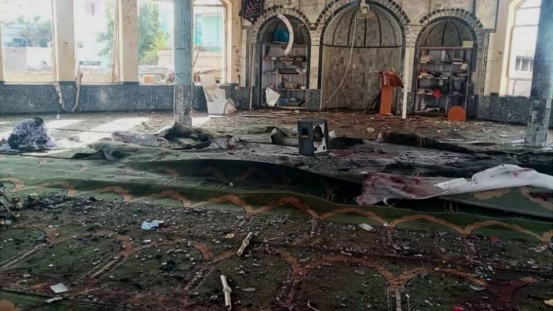 Afghanistan: bomba in una moschea, decine di morti