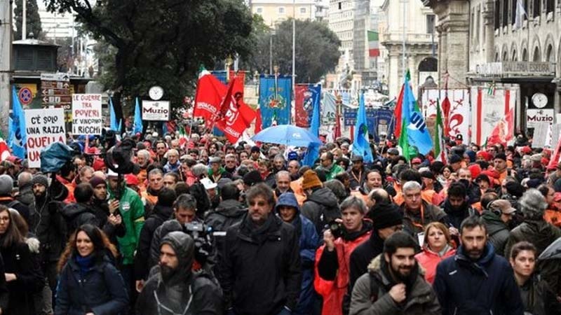 İtaliyada geniş aksiya
