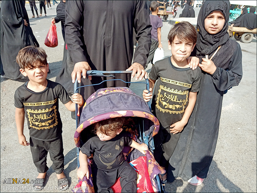 Photos: Pilgrim children on route to Imam Ali (a.s.) holy shrine 