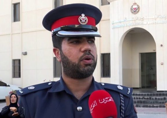 المدعو "هشام الزياني" مدير سجن جو يفرض عقوبات على السجناء بسبب إحيائهم الشعائر الدينية
