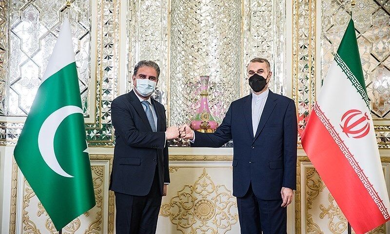 Iran FM invites Pakistani counterpart to participate in Afghanistan summit in Tehran