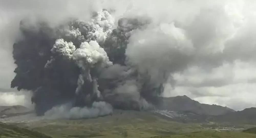 Japão: erupção do vulcão Monte Aso cria colunas de cinzas e fumaça de 3,5 quilômetros
