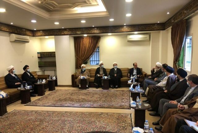 آية الله رمضاني يزور مكتب السيد السيستاني في لبنان 