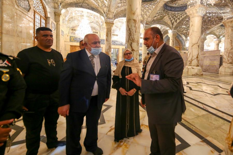 السفير الجزائري في العراق يتشرف بزيارة مرقد أمير المؤمنين (ع)+(صور)