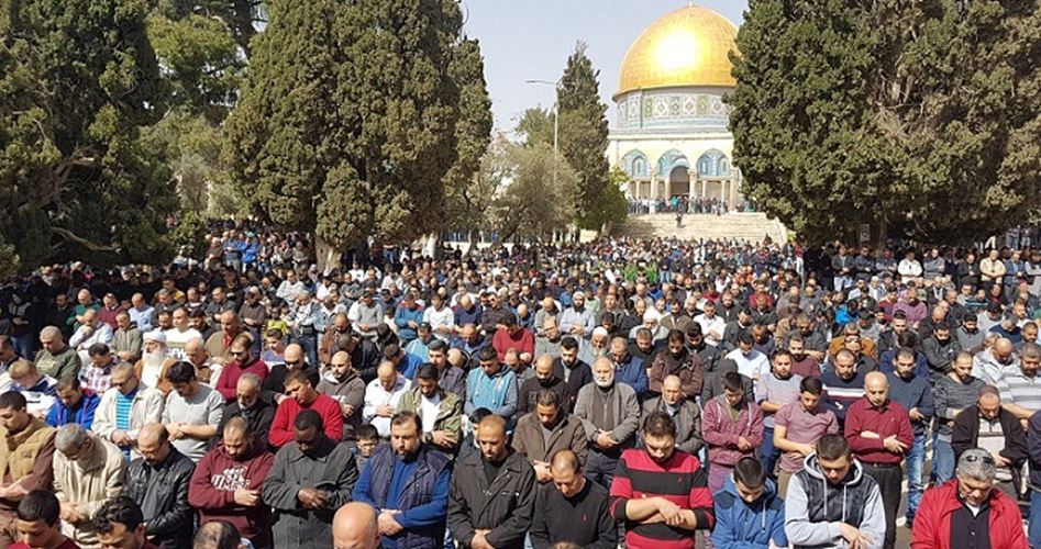 40,000 Muslim worshipers perform Friday prayer at Al-Aqsa Mosque