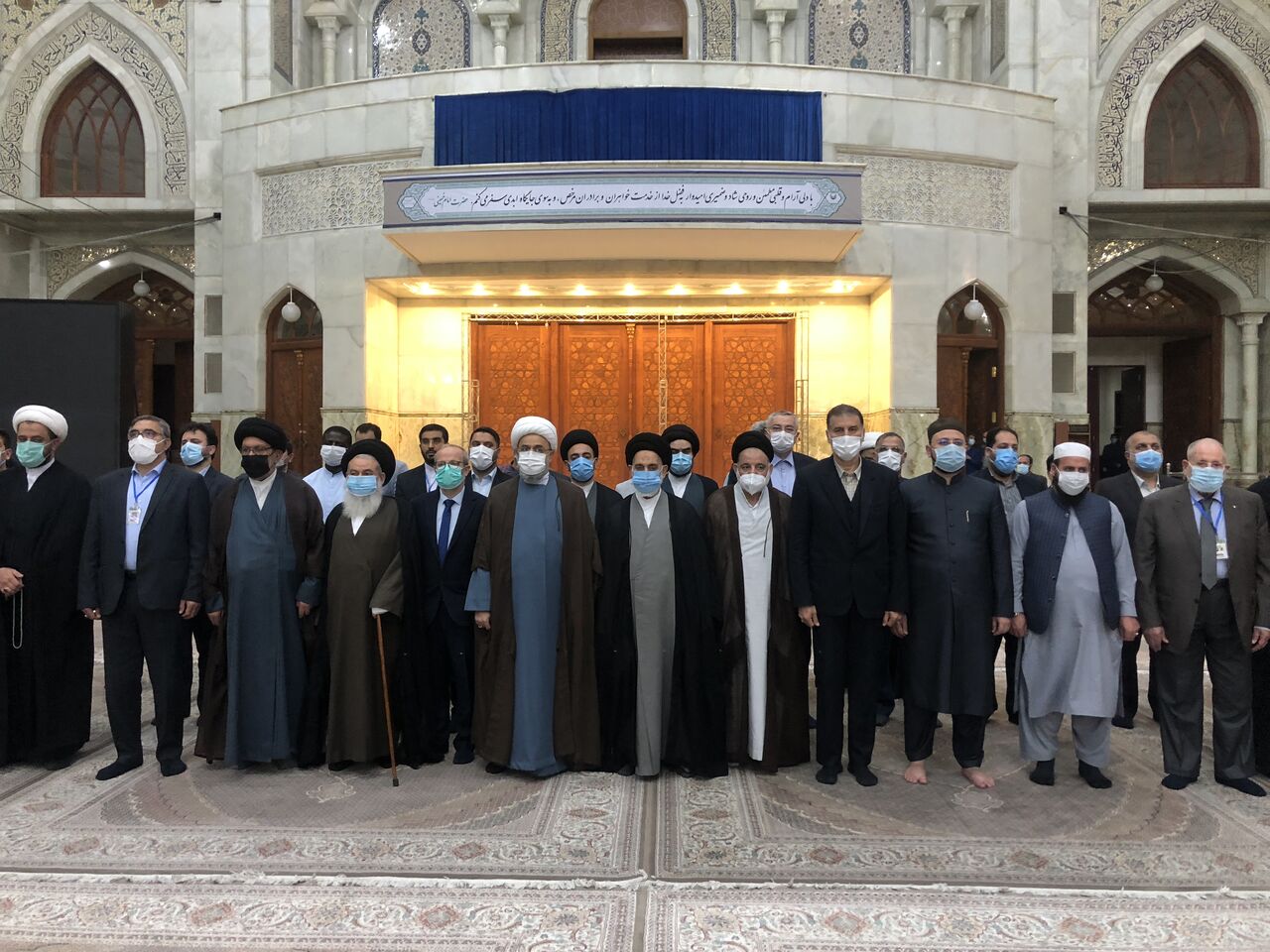 Participants to 35th Islamic Unity Conference visit Imam Khomeini mausoleum