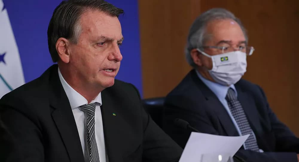 'Confiança total': Bolsonaro confirma permanência de Guedes e diz que eles vão 'sair juntos'