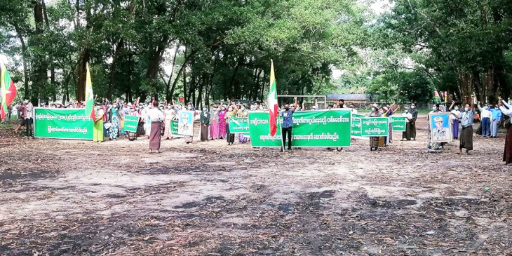 လူ ၅ ဦးထက္ပိုမစုရ အမိန႔္ထုတ္ထားသည့္ ပုသိမ္ၿမိဳ႕ ၌ အၾကမ္းဖက္ စစ္တပ္ ေထာက္ခံပြဲ ျပဳလုပ္