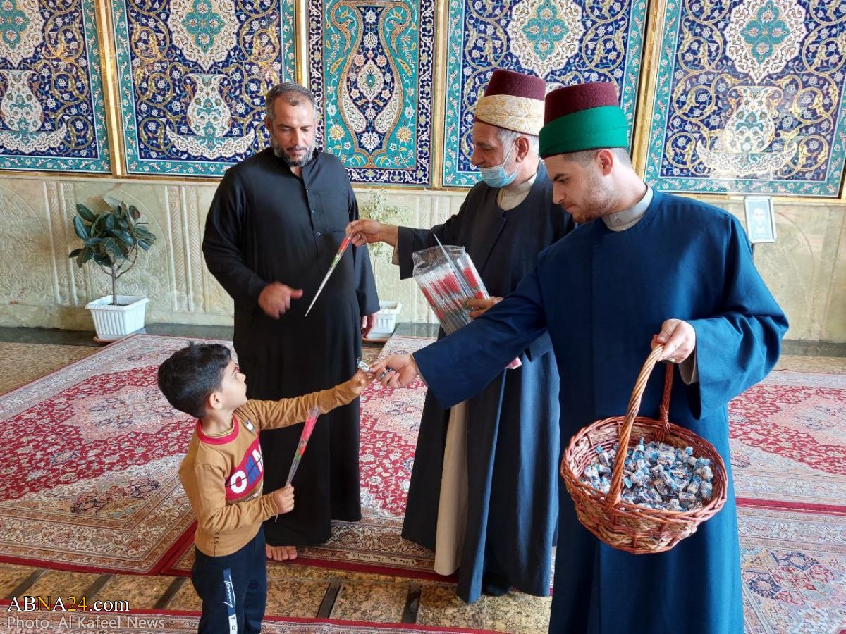 Syed servants welcome Hazrat al-Abbas pilgrims with roses on auspicious birthday of Prophet Muhammad (+Photos)