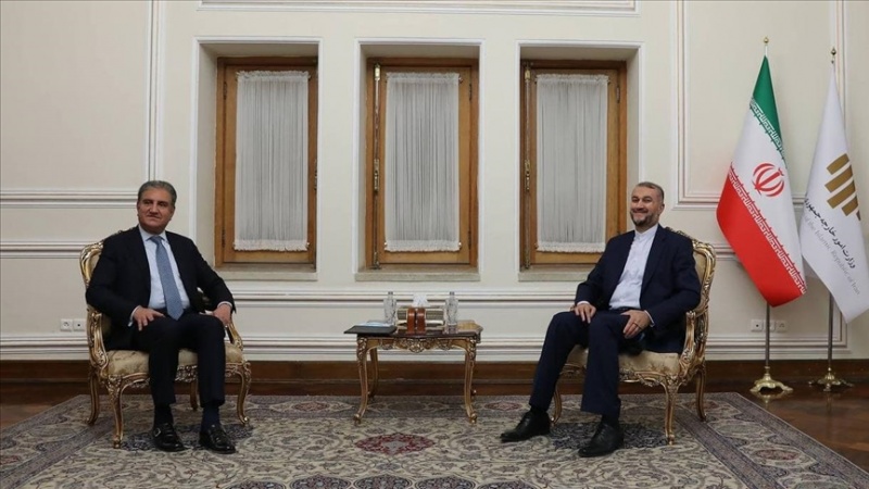 イランとパキスタンの外相らが会談