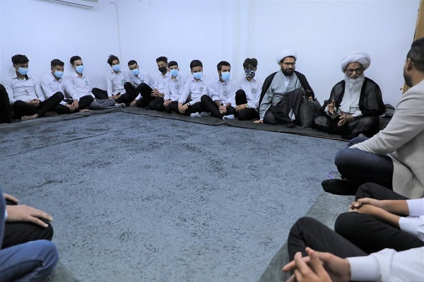 آية الله النجفي: النبي وآله هم خير القدوة للمؤمنين الباحثين السعادة في الدارين
