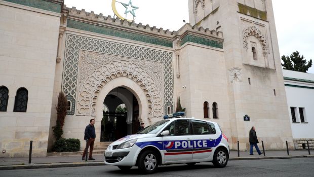 France closes mosque in Allain