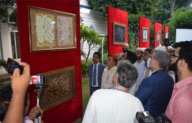 Calligraphers create Quranic works in Indian festival