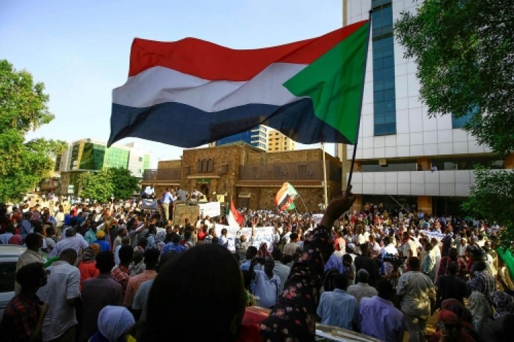 ائتلاف القوى المدنية في السودان يدعو للاحتجاج والعصيان المدني لـ"إسقاط الانقلاب"