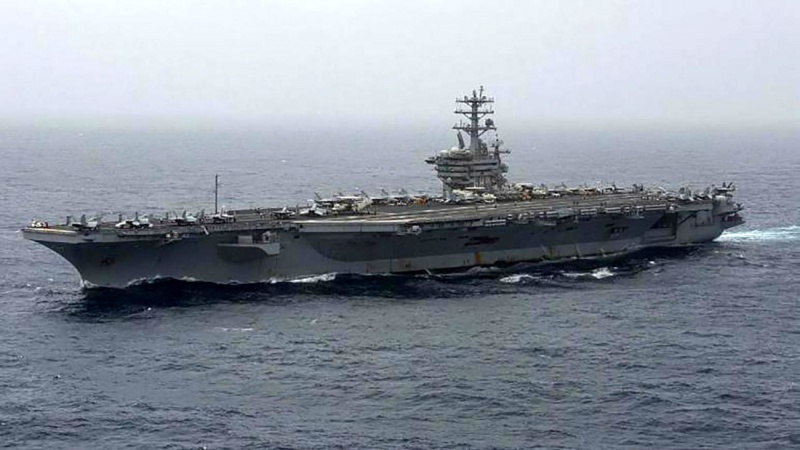 Американский эсминец движется к Черному морю