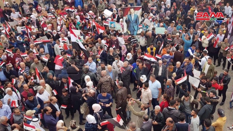 Syrer protestieren gegen türkische Besatzung und die Verbrechen in Aleppo