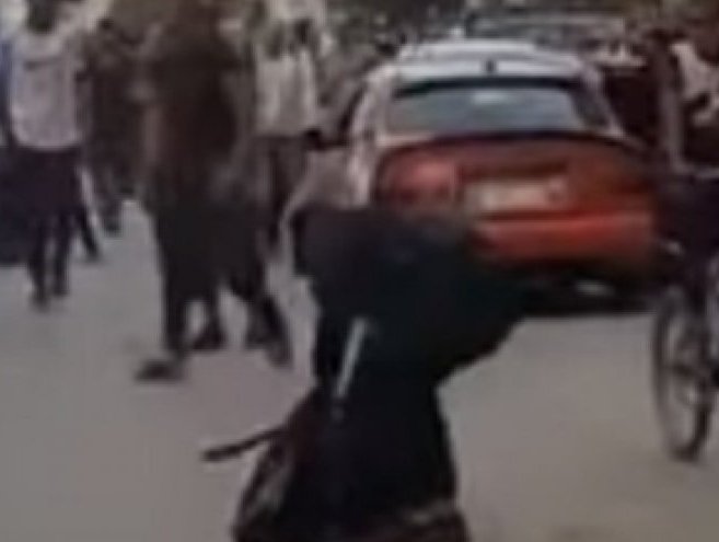 جريمة بشعة تهز مصر... المهاجم يقطع رأس الرجل وسط الشارع بالاسماعيلية