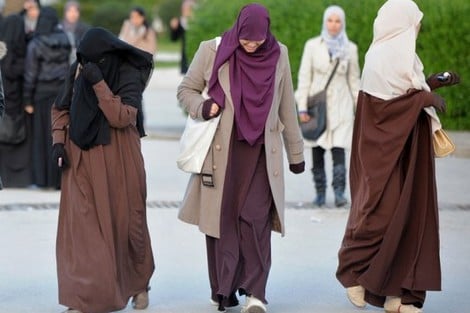 جدل ورفض كبيرين بشأن حملة "حجابي حريتي" في فرنسا