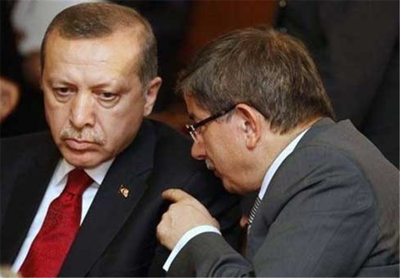 داود أوغلو يذكر أردوغان بعلاقته مع رجل أعمال "عدو"
