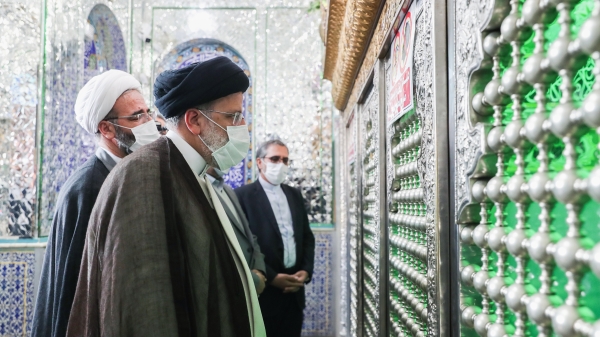 Pres. Raisi makes pilgrimage to holy shrine of Emamzadeh Yahya (AS), graveyard of the martyrs of Semnan