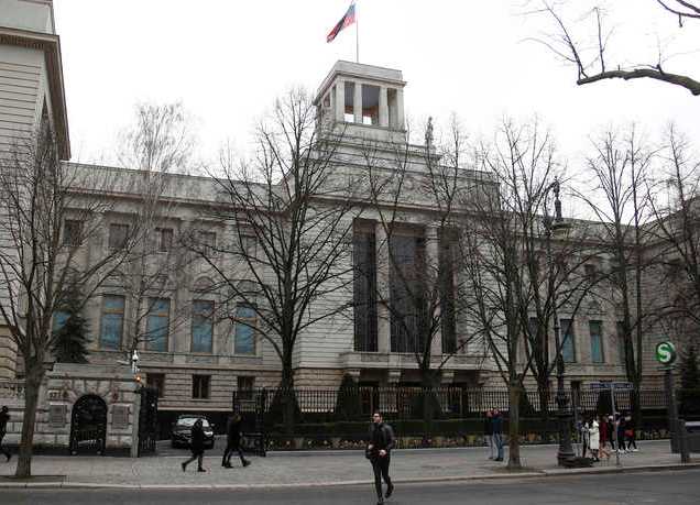 الخارجية الألمانية تعلن العثور على جثة دبلوماسي روسي أمام سفارة بلاده في برلين