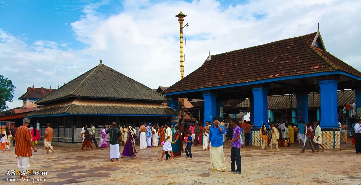 Inde : un inspecteur attaque des jeunes musulmans simplement parce qu'ils se tiennent près du temple de Chottanikkara