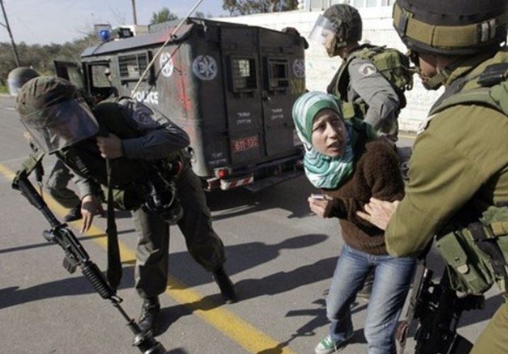 قوات العدو الصهيوني تعتقل 16 فلسطينيا بينهم امرأة وطفلها