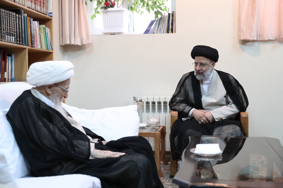 Iran's President talks with Grand Ayatollah Safi Golpayegani over phone