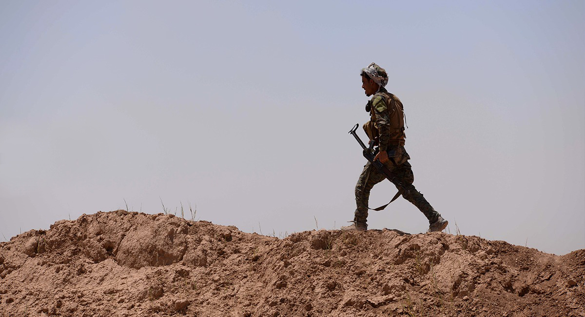  اشتباكات عنيفة بين الحشد الشعبي وداعش قرب بحيرة آمرلي