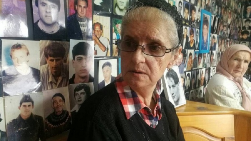 Pod bremenom teške prošlosti i slomljenog srca: Majke Srebrenice odlaze jedna po jedna