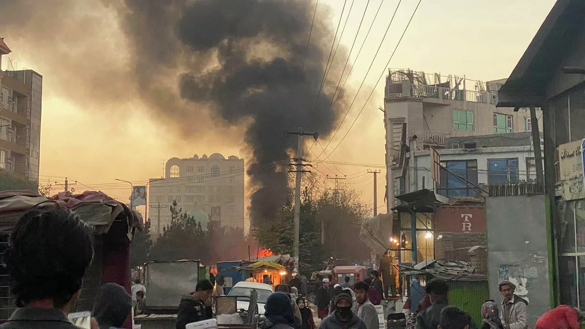 Bomba explode ônibus em bairro xiita de Cabul e deixa mortos e feridos