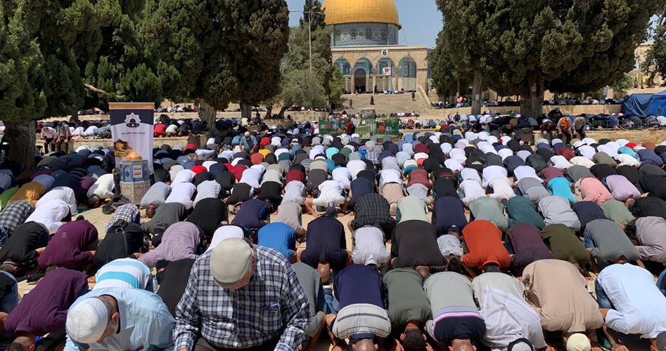 Over 60,000 Palestinian Muslim worshipers perform Friday prayer at al-Aqsa amid strict Israeli measures